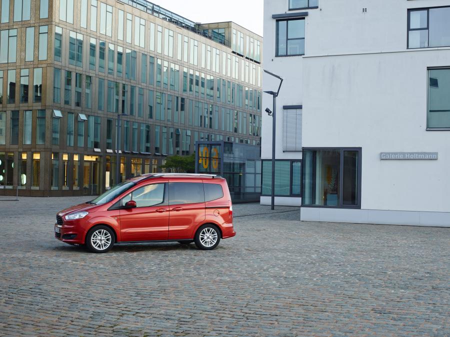  Ford Tourneo Courier (Race Red) 2014 года  (фото 19 из 27)